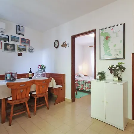 Leona 2216 * Premantura