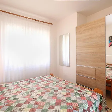 Leona 2216 Apartman Premantura