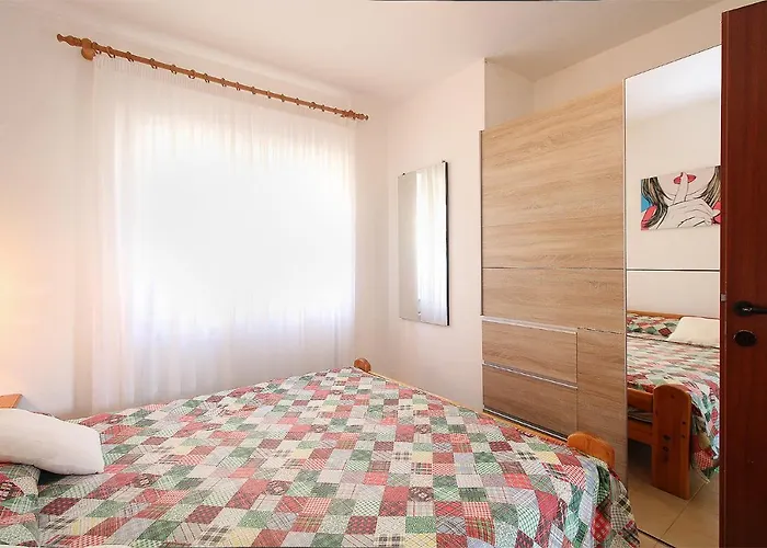 Leona 2216 Apartman Premantura