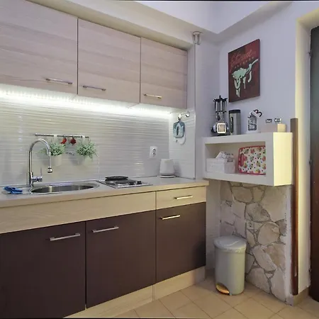 Leona 2216 Apartment