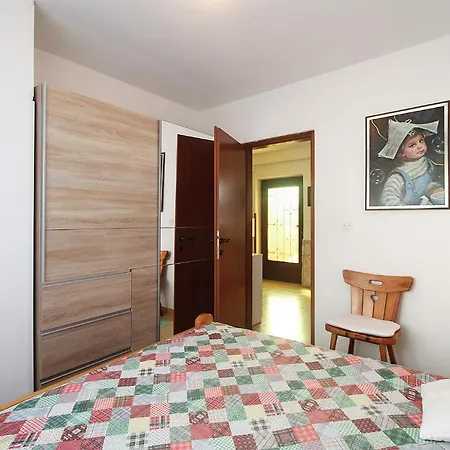Leona 2216 Apartment